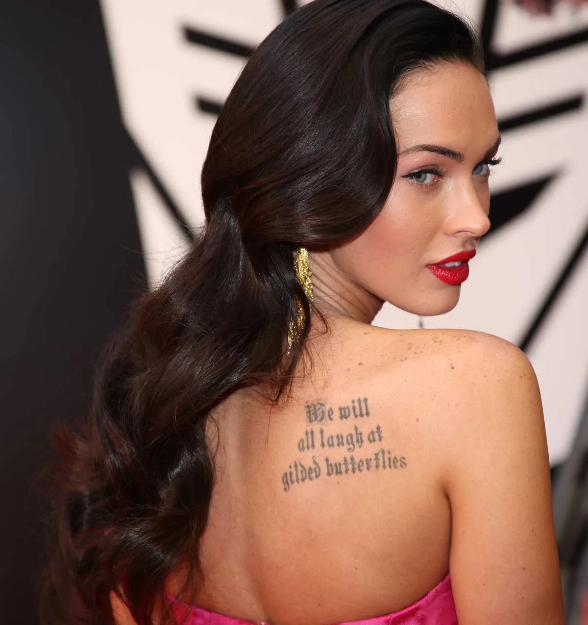 В сети высмеяли шокирующую татуировку жениха Меган Фокс