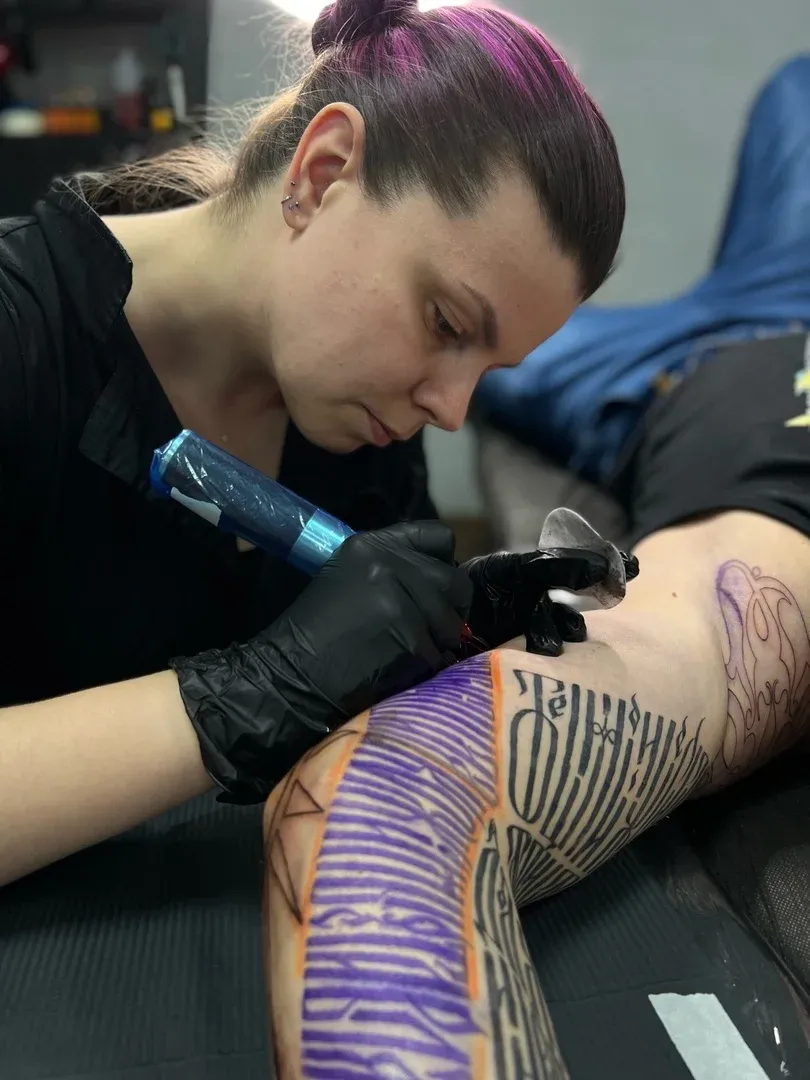 Смелое тату. Татуировки смелость. Татуировка мужество. Татуировка смелее. Tattoo смею какую можно.