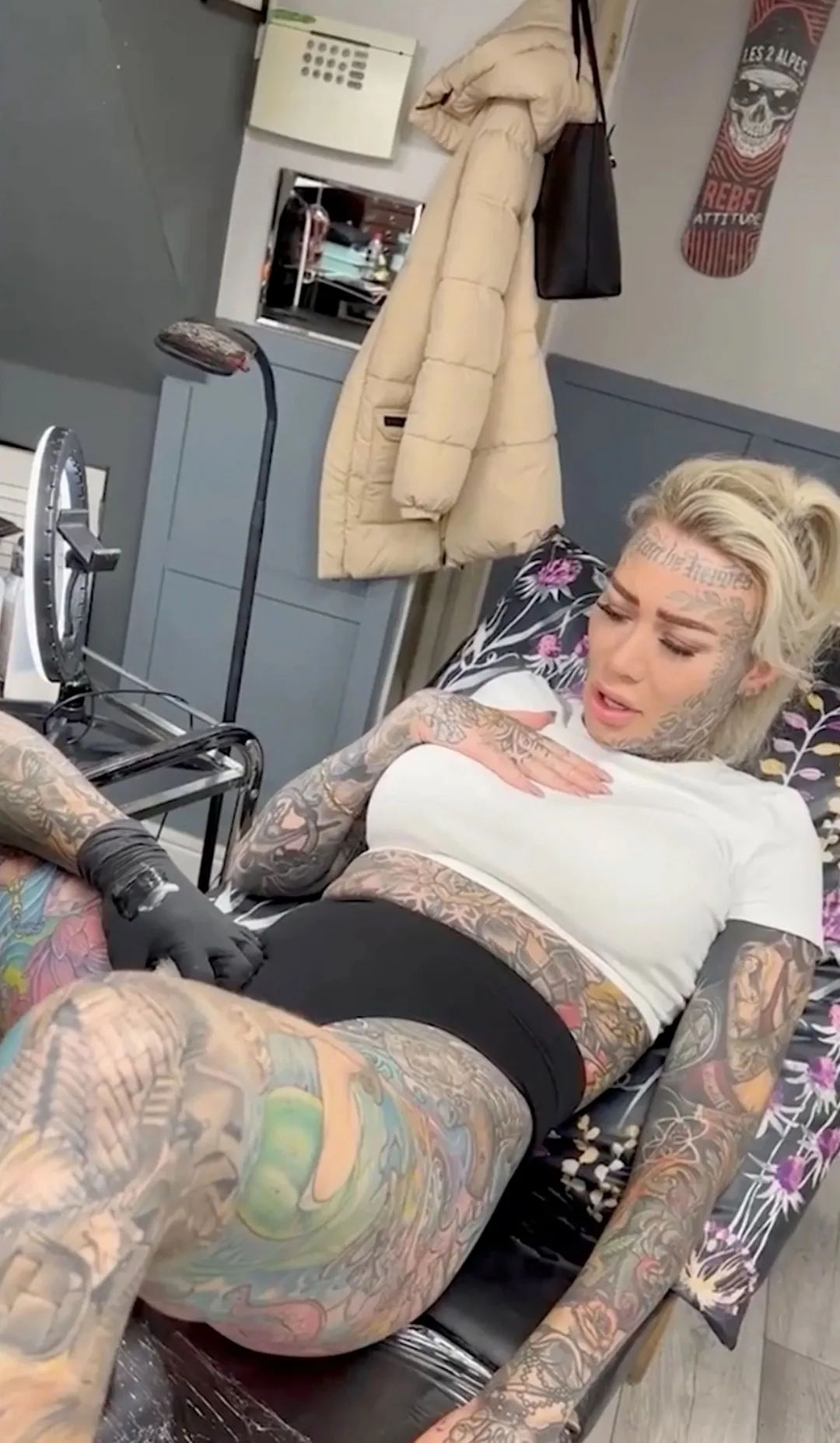 Татуировки на интимных местах: фото женских тату