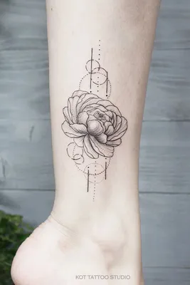 Картинка татуировки с пионами на ноге