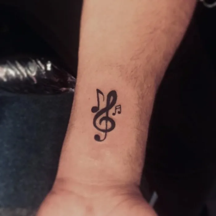 Что означает татуировка со скрипичным ключом?