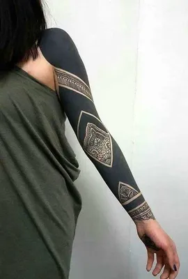 Фотки татуировок в стиле блэкворк: темная и загадочная эстетика https://example.com/tattoo-blackwork/10