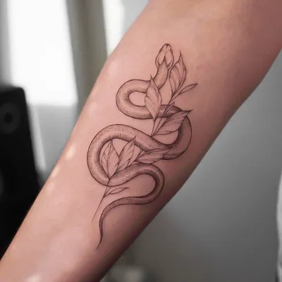 Изображения татуировок змей для девушек: выберите свой стиль