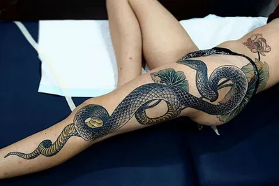 Татуированные змеи для девушек: стильные и элегантные фото