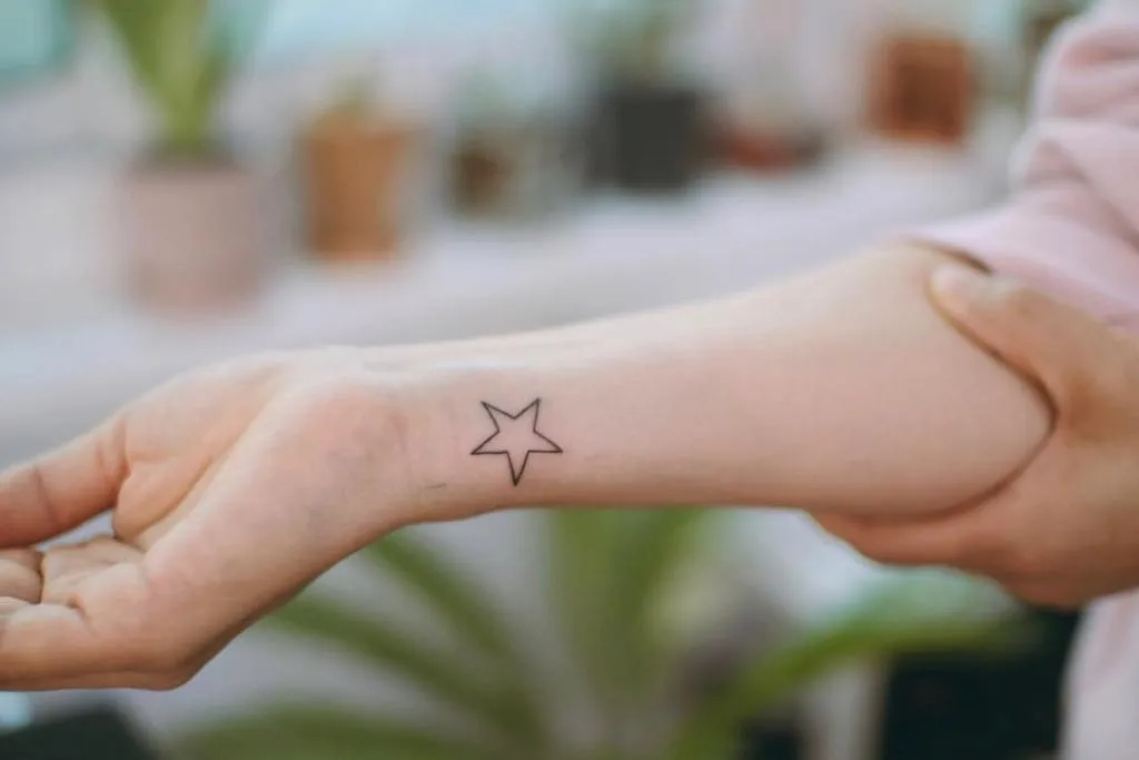 Татуировка звездочки. Значение, фото и эскизы тату звездочки