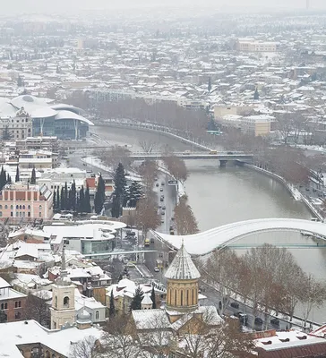 Тбилиси в Ледяном Обрамлении: Фото-Путеводитель