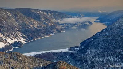 Зимнее сияние: Изображения Телецкого озера в различных форматах