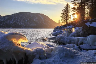Ледяные шедевры: Фотографии Телецкого озера в разнообразных размерах