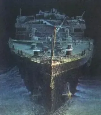 Затонувшая легенда: Фотографии Титаника в водных глубинах
