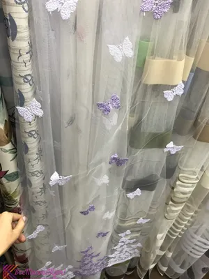 Фото тюля, украшенного бабочками