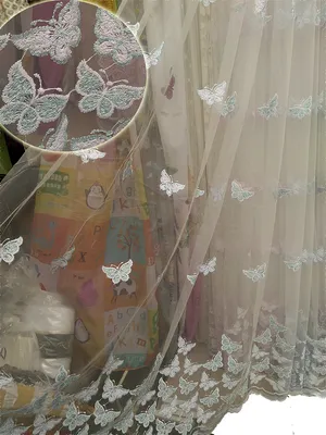 Фото тюльного полотна с красивыми бабочками