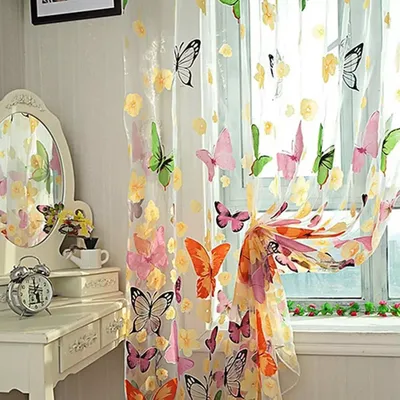Фотографии тюльной ткани, украшенной разнообразными бабочками и форматом WebP