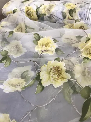 Очаровательные розы в тюле - Миниатюрное изображение