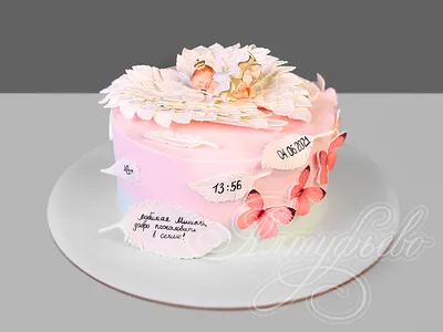 Фотография торта с бабочками в высоком разрешении и насыщенных цветах