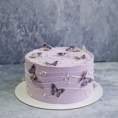 Фото высокого качества торта с бабочками