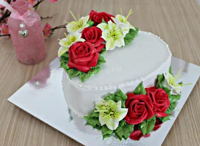 Восхитительное сочетание цветов и вкуса: торт с розами из крема в формате webp