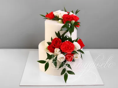 Уникальное фото торта с розами из мастики
