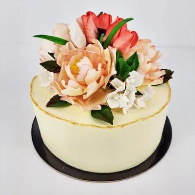 Торт с розами из мастики на фото в формате jpg