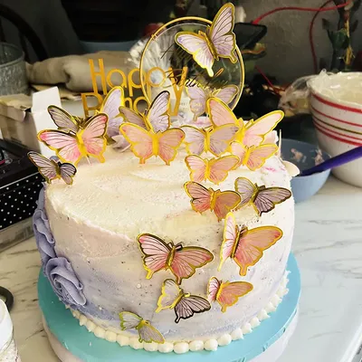 Прекрасное фото торта с бабочкой - выберите формат скачивания