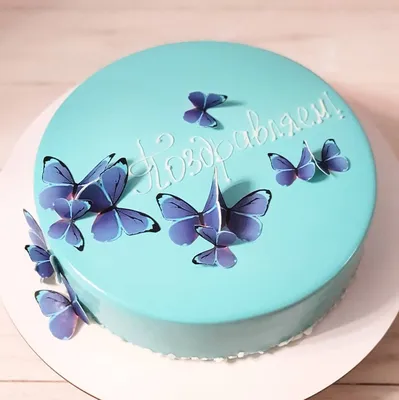 Красивое изображение торта с бабочкой для создания атмосферы праздника