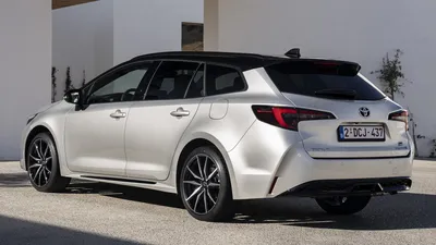 Фотографии Toyota Corolla 2023 с разных ракурсов