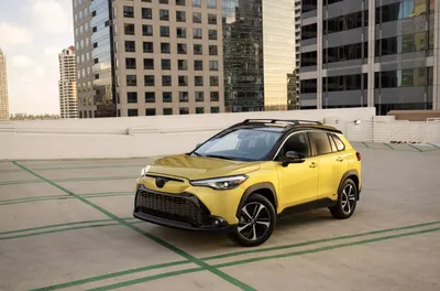 Toyota Corolla Cross 2023: фотографии настоящего автомобиля