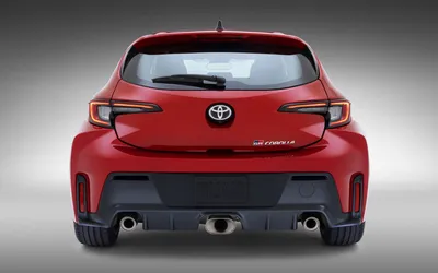 Toyota GR Corolla 2023: фотографии салона