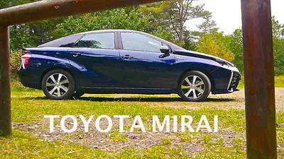 Фотографии Toyota Mirai 2023 в стиле ретро