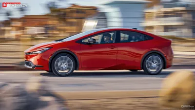 Toyota Prius 2023: фото в деталях