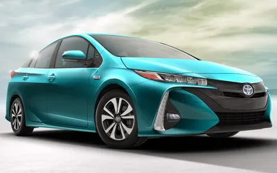 Изображения Toyota Prius Prime 2023 в движении на дороге