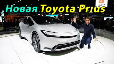 Фотографии Toyota Prius Prime 2023 на фоне ночного города