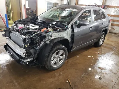 Фото Toyota RAV4 Prime 2023 в городской среде