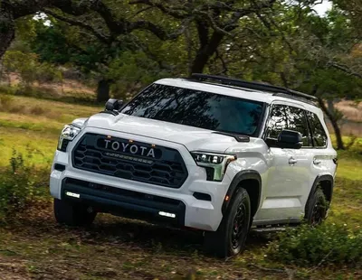 Фото Toyota Sequoia 2023 на рабочий стол в HD качестве