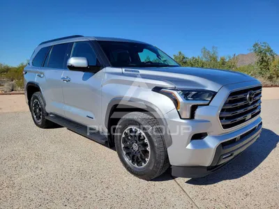 Фото Toyota Sequoia 2023 в движении