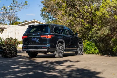 Toyota Sequoia Hybrid 2023: Изображения высокого разрешения