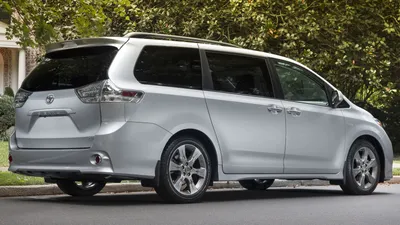 Фотографии Toyota Sienna 2023 с открытыми дверями