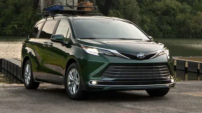 Toyota Sienna 2023: фото в студии