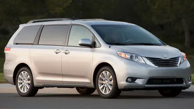 Toyota Sienna 2023: фото с панорамным видом