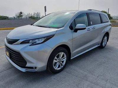 Изображения Toyota Sienna 2023 с различными колесными дисками