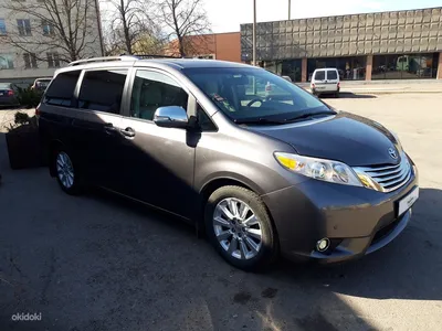 Toyota Sienna 2023: фото снаружи