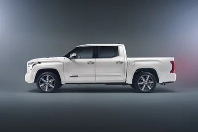 Картинка Toyota Tundra 2023 на тест-драйве