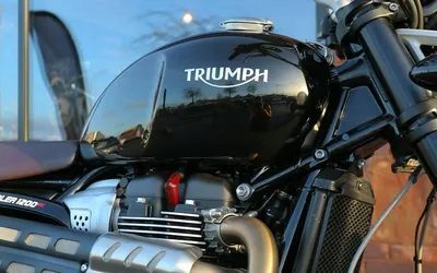 Фото, которое показывает весь шарм мотоцикла Triumph Bonneville T120