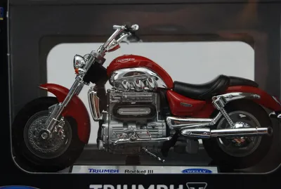 Бесплатные фото Triumph Rocket III с различными размерами