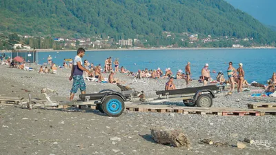 Фотографии Цандрипш пляжа: уникальное сочетание моря и горных пейзажей