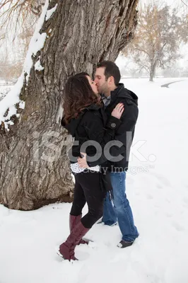 Увлажненные поцелуи в зимнем воздухе: фотографии