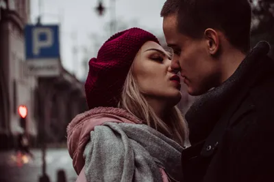 Фотографии зимних поцелуев: картинки на любой вкус