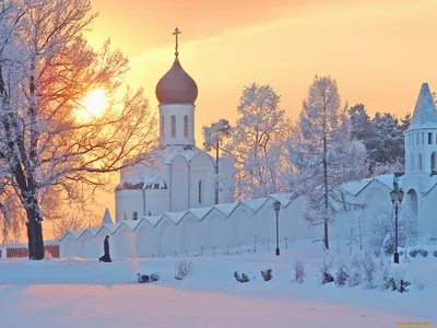 Фото Церкви: Зимний вечер в теплых оттенках