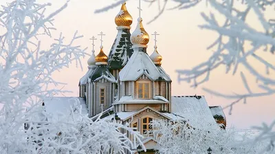 Зимняя архитектурная красота: Церковь в новом свете