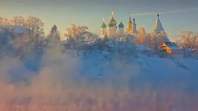 Церковь в снежной симфонии: Изображение зимней красоты