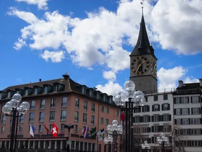 Отражение зимнего Цюриха: Скачайте изображения в WebP